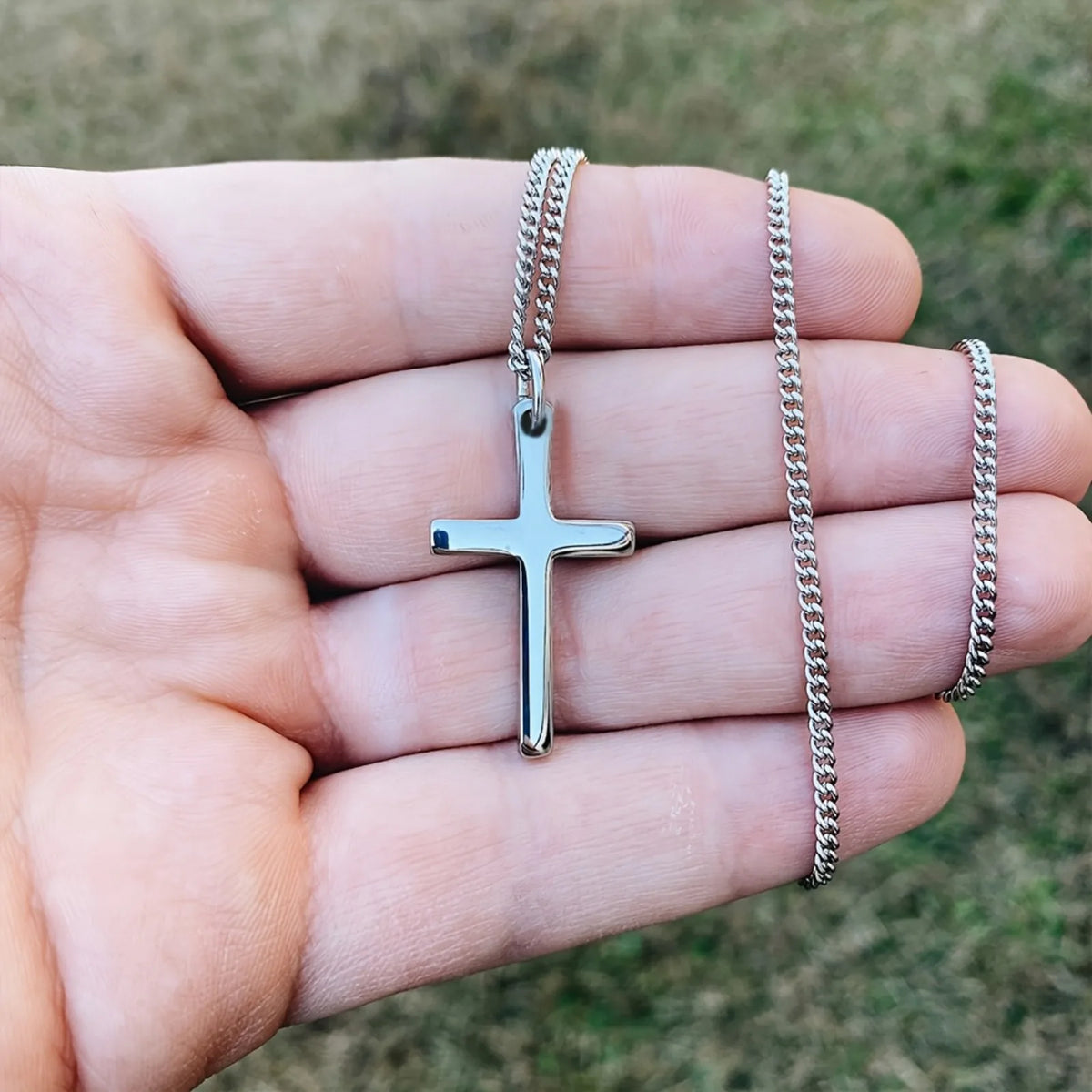 Colar Masculino Minimalista com Pingente de Cruz - Prateado